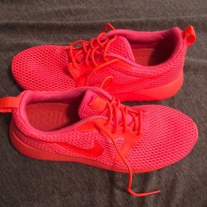 Nike tennis shoes
